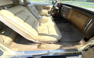 Cadillac-Fleetwood-1985-7