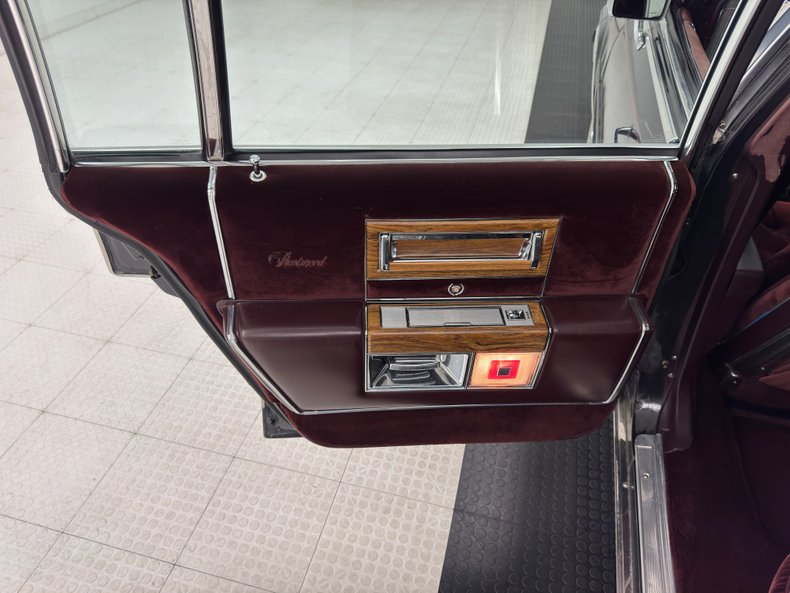 Cadillac-Fleetwood-1985-Dark-Gray-Firemist-M-Dark-Red-1