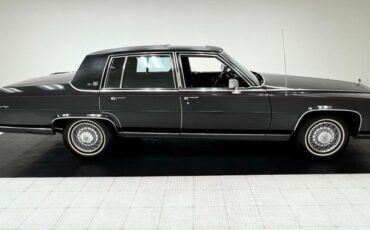Cadillac-Fleetwood-1985-Dark-Gray-Firemist-M-Dark-Red-11