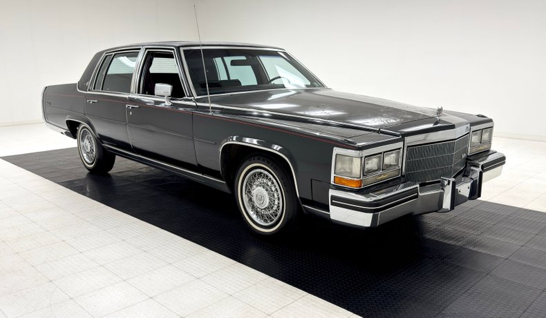 Cadillac-Fleetwood-1985-Dark-Gray-Firemist-M-Dark-Red-12