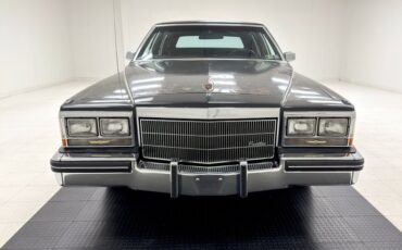 Cadillac-Fleetwood-1985-Dark-Gray-Firemist-M-Dark-Red-13