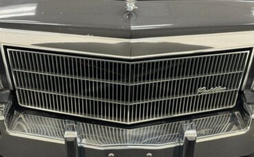 Cadillac-Fleetwood-1985-Dark-Gray-Firemist-M-Dark-Red-14