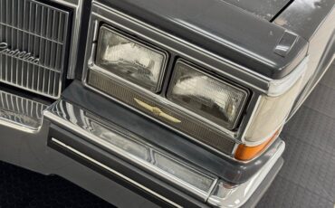 Cadillac-Fleetwood-1985-Dark-Gray-Firemist-M-Dark-Red-16