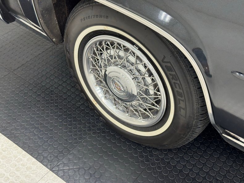Cadillac-Fleetwood-1985-Dark-Gray-Firemist-M-Dark-Red-17