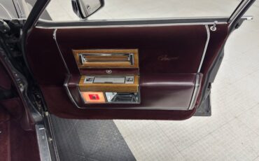 Cadillac-Fleetwood-1985-Dark-Gray-Firemist-M-Dark-Red-2