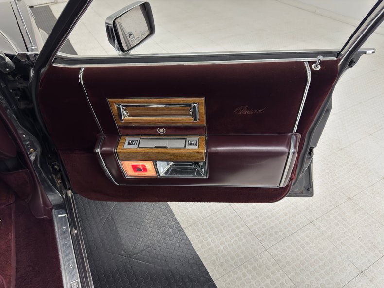 Cadillac-Fleetwood-1985-Dark-Gray-Firemist-M-Dark-Red-2
