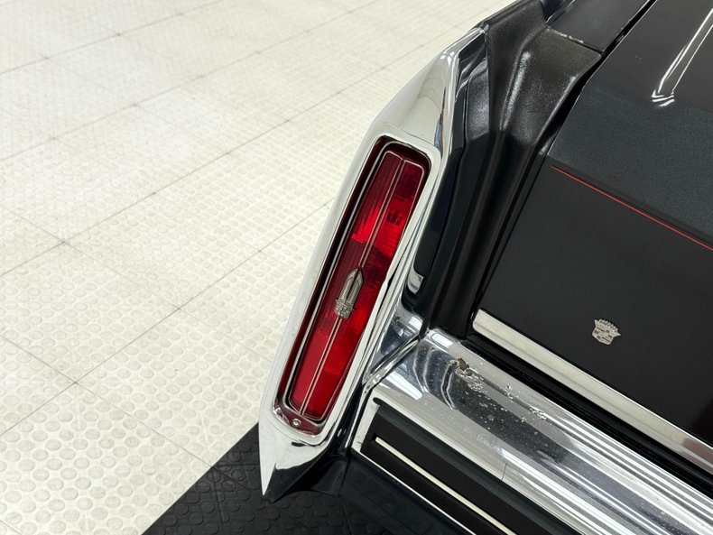 Cadillac-Fleetwood-1985-Dark-Gray-Firemist-M-Dark-Red-25
