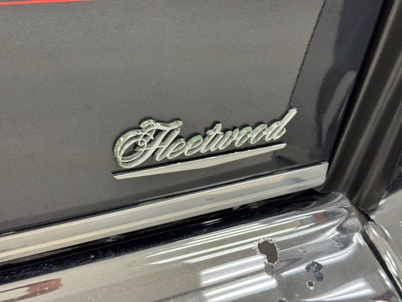 Cadillac-Fleetwood-1985-Dark-Gray-Firemist-M-Dark-Red-26