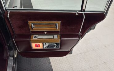 Cadillac-Fleetwood-1985-Dark-Gray-Firemist-M-Dark-Red-3