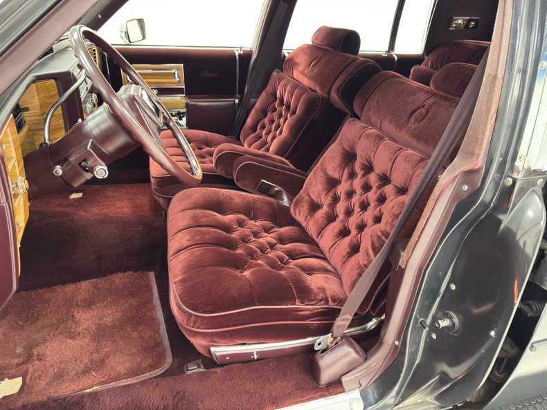Cadillac-Fleetwood-1985-Dark-Gray-Firemist-M-Dark-Red-4