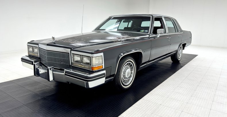 Cadillac-Fleetwood-1985-Dark-Gray-Firemist-M-Dark-Red-44