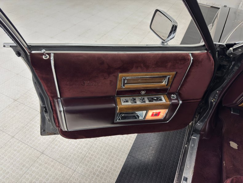 Cadillac-Fleetwood-1985-Dark-Gray-Firemist-M-Dark-Red-48
