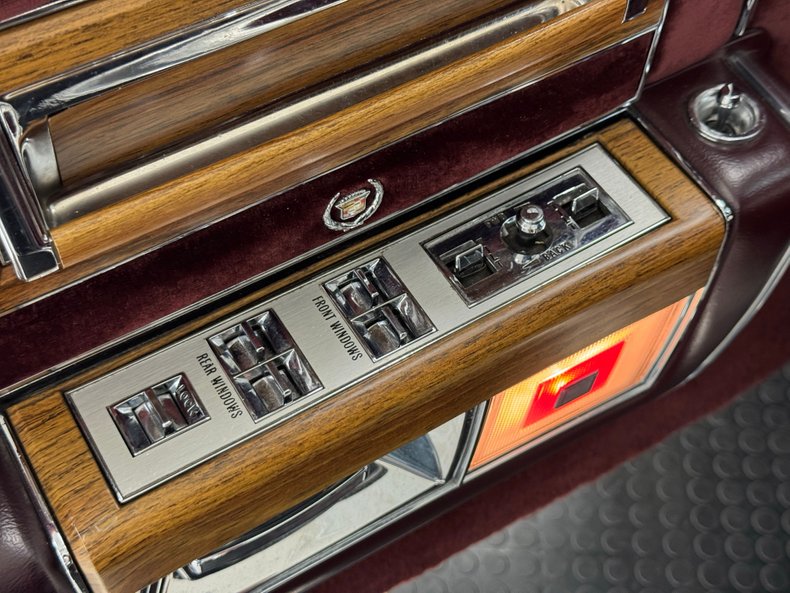 Cadillac-Fleetwood-1985-Dark-Gray-Firemist-M-Dark-Red-49