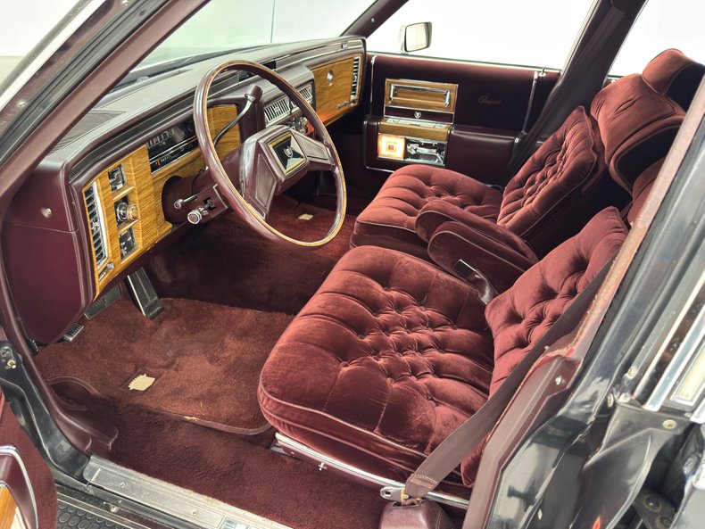 Cadillac-Fleetwood-1985-Dark-Gray-Firemist-M-Dark-Red-5