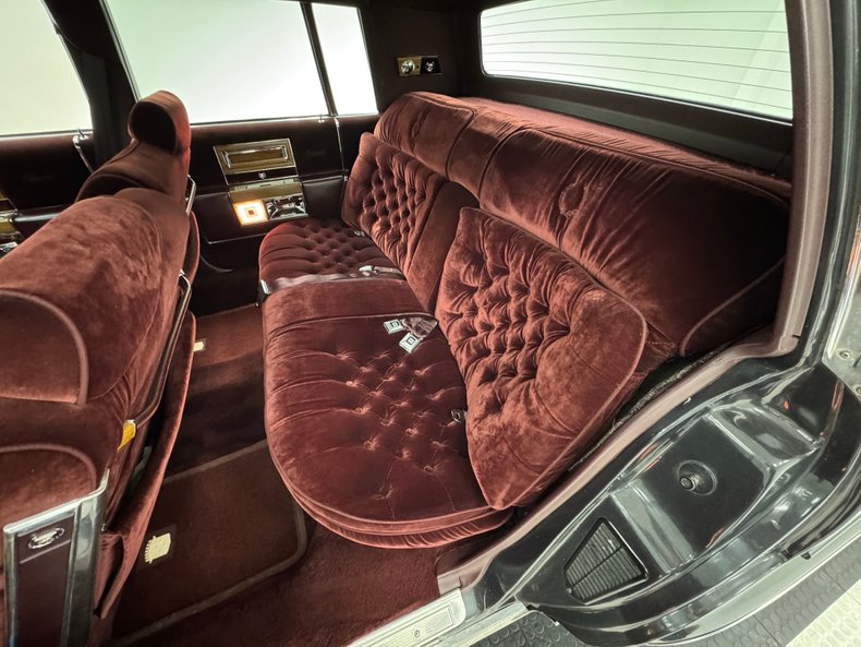Cadillac-Fleetwood-1985-Dark-Gray-Firemist-M-Dark-Red-6
