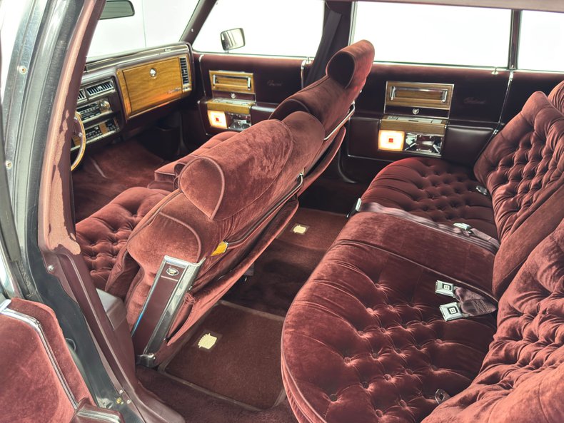 Cadillac-Fleetwood-1985-Dark-Gray-Firemist-M-Dark-Red-7