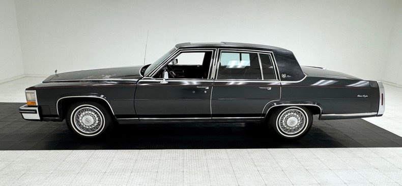 Cadillac-Fleetwood-1985-Dark-Gray-Firemist-M-Dark-Red