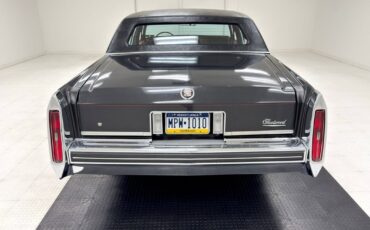 Cadillac-Fleetwood-1985-Sedan-3