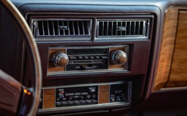 Cadillac-Fleetwood-1985-Sedan-35