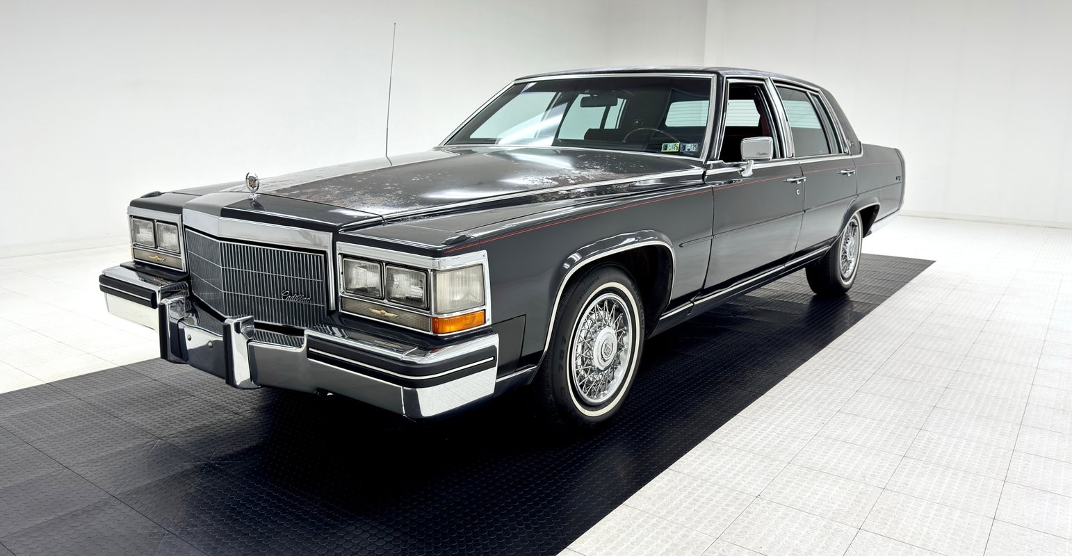 Cadillac-Fleetwood-1985-Sedan