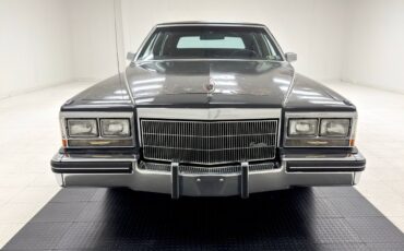 Cadillac-Fleetwood-1985-Sedan-7
