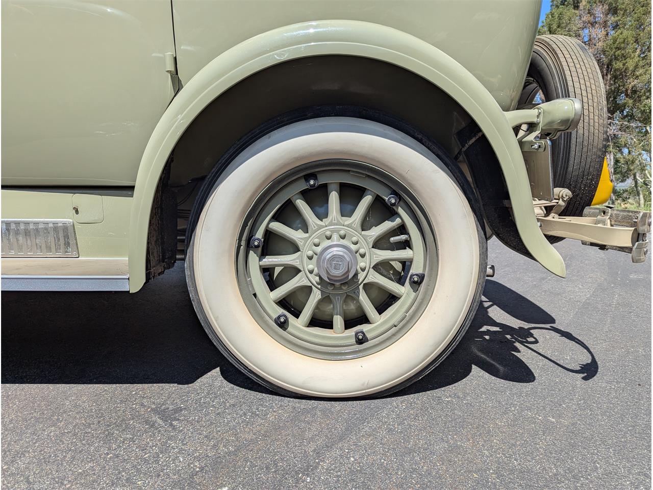 Cadillac-Limousine-1926-Light-Green-Light-Green-amp-Taupe-11