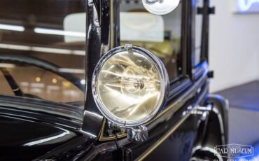 Cadillac-Other-1931-Black-Tan-Cloth-10