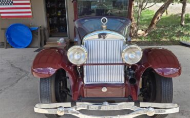 Cadillac-Sedan-1926-Silver-grey-and-burg-Red-with-wood-trim-10