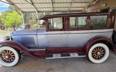 Cadillac-Sedan-1926-Silver-grey-and-burg-Red-with-wood-trim-11