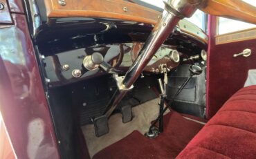 Cadillac-Sedan-1926-Silver-grey-and-burg-Red-with-wood-trim-12