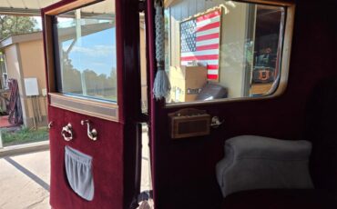 Cadillac-Sedan-1926-Silver-grey-and-burg-Red-with-wood-trim-13