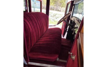 Cadillac-Sedan-1926-Silver-grey-and-burg-Red-with-wood-trim-14
