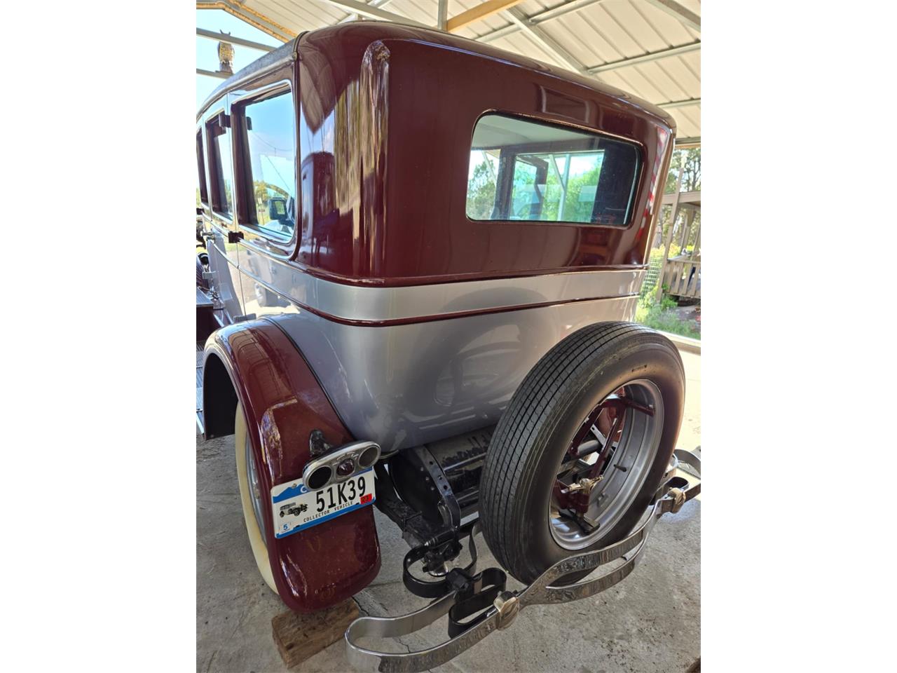 Cadillac-Sedan-1926-Silver-grey-and-burg-Red-with-wood-trim-16