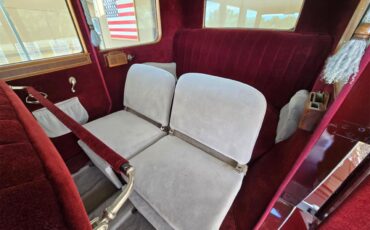 Cadillac-Sedan-1926-Silver-grey-and-burg-Red-with-wood-trim