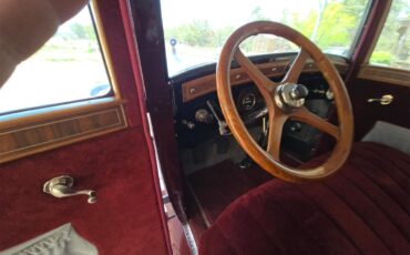 Cadillac-Sedan-1926-Silver-grey-and-burg-Red-with-wood-trim-8