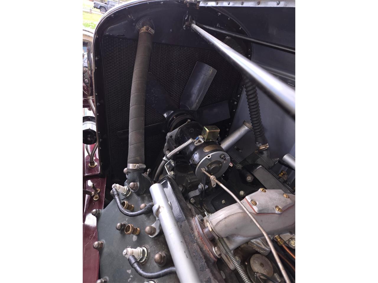 Cadillac-Sedan-1926-Silver-grey-and-burg-Red-with-wood-trim-9