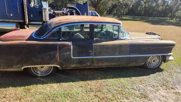 Cadillac-Sedan-1955-2