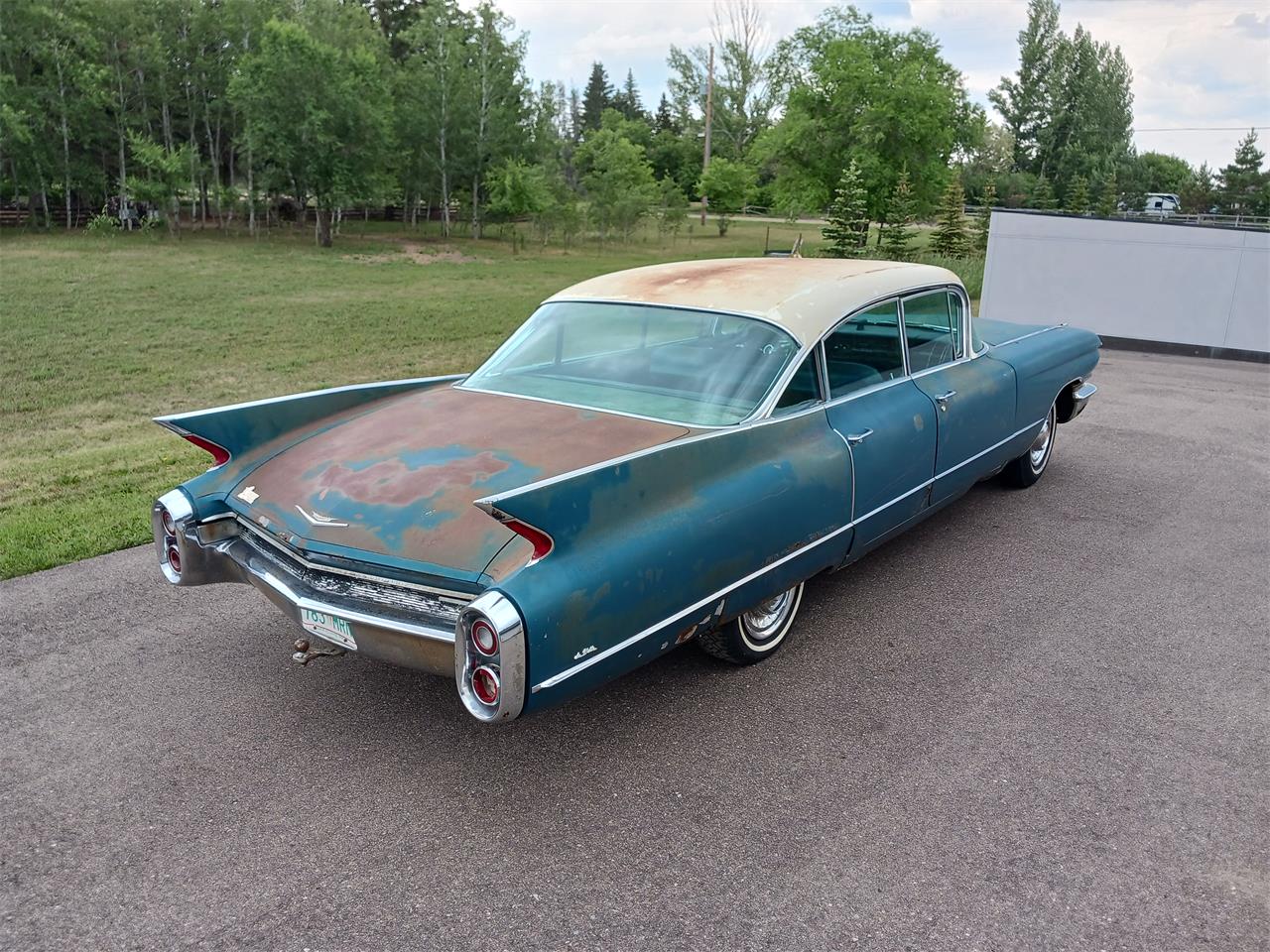 Cadillac-Sedan-deville-1960-tealcream-tealblack-2