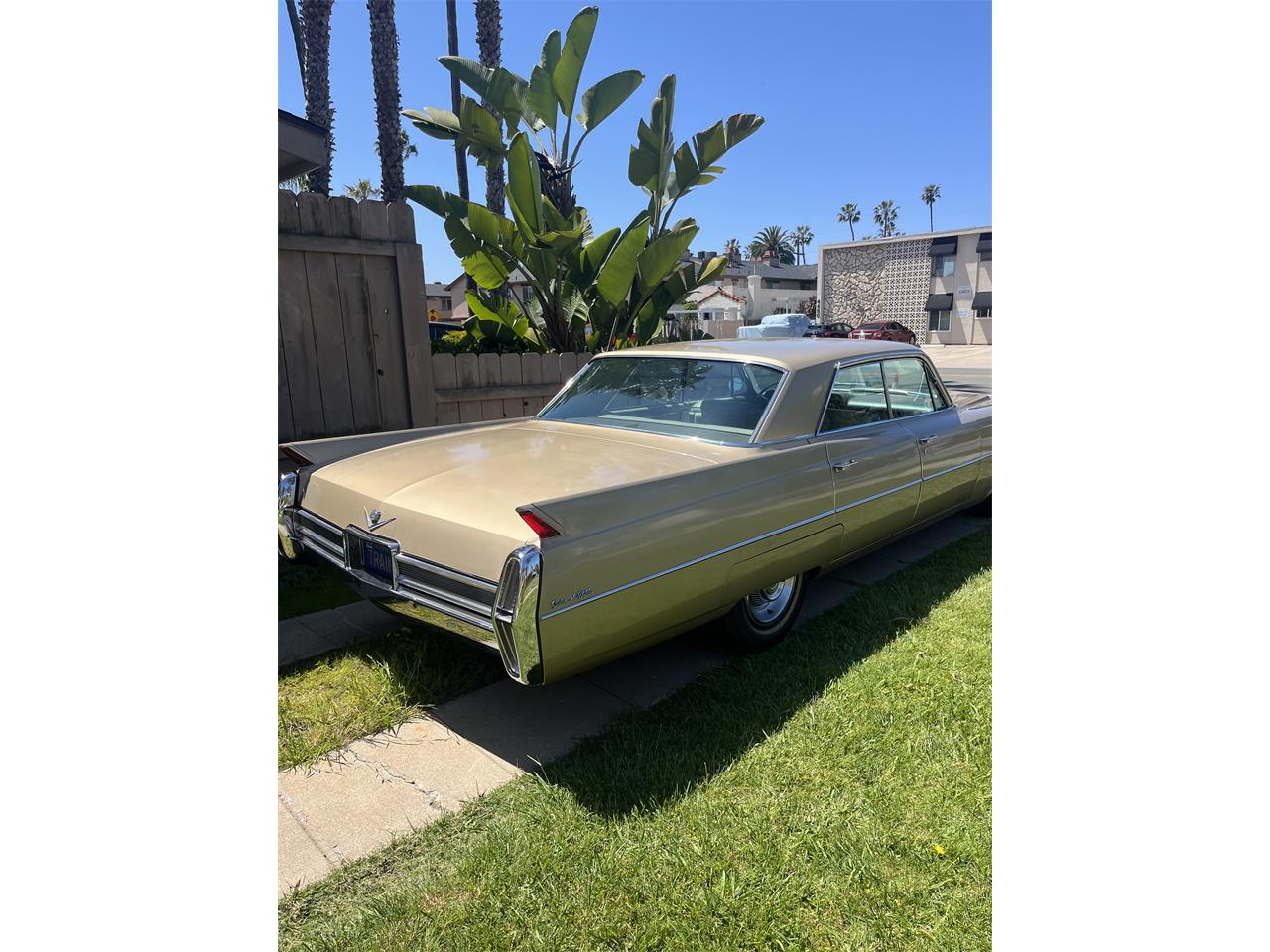 Cadillac-Sedan-deville-1964-Gold-Cream-1