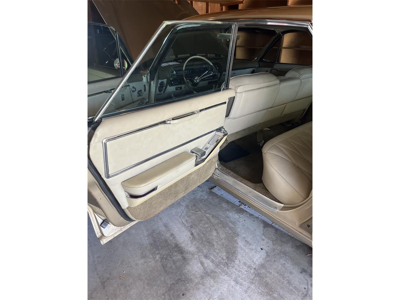 Cadillac-Sedan-deville-1964-Gold-Cream-19