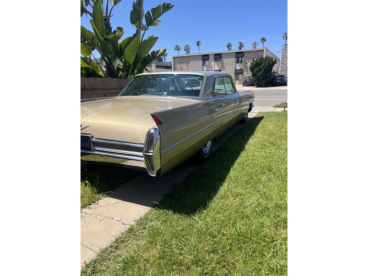 Cadillac-Sedan-deville-1964-Gold-Cream-2