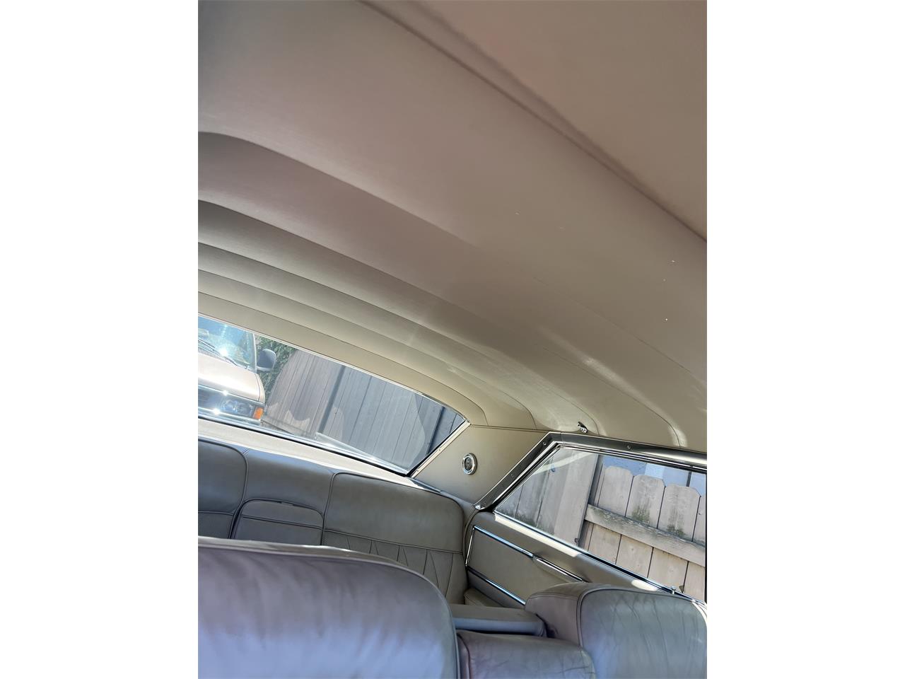 Cadillac-Sedan-deville-1964-Gold-Cream-3