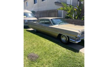 Cadillac-Sedan-deville-1964-Gold-Cream