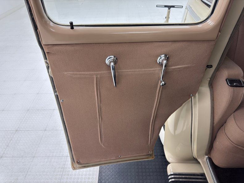 Cadillac-Series-60-1937-Beauregard-Beige-Tan-42