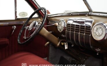 Cadillac-Series-62-1941-Black-Burgundy-4