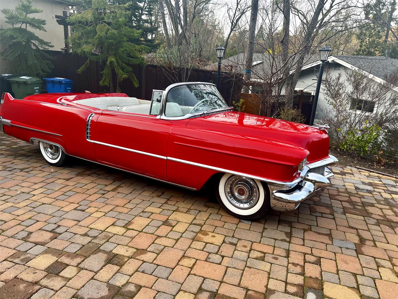 Cadillac-Series-62-1956-red-whitegray-15