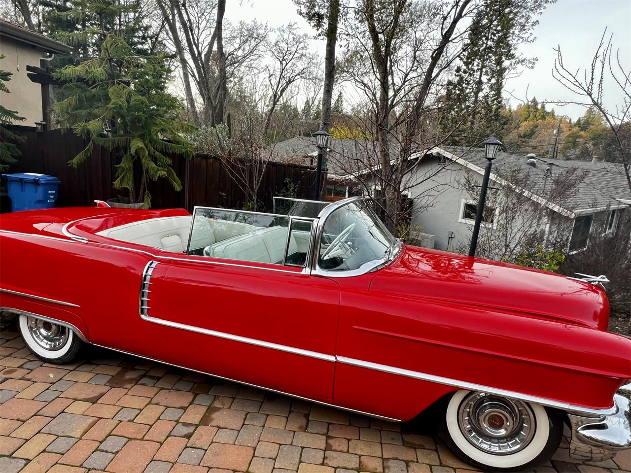 Cadillac-Series-62-1956-red-whitegray-16