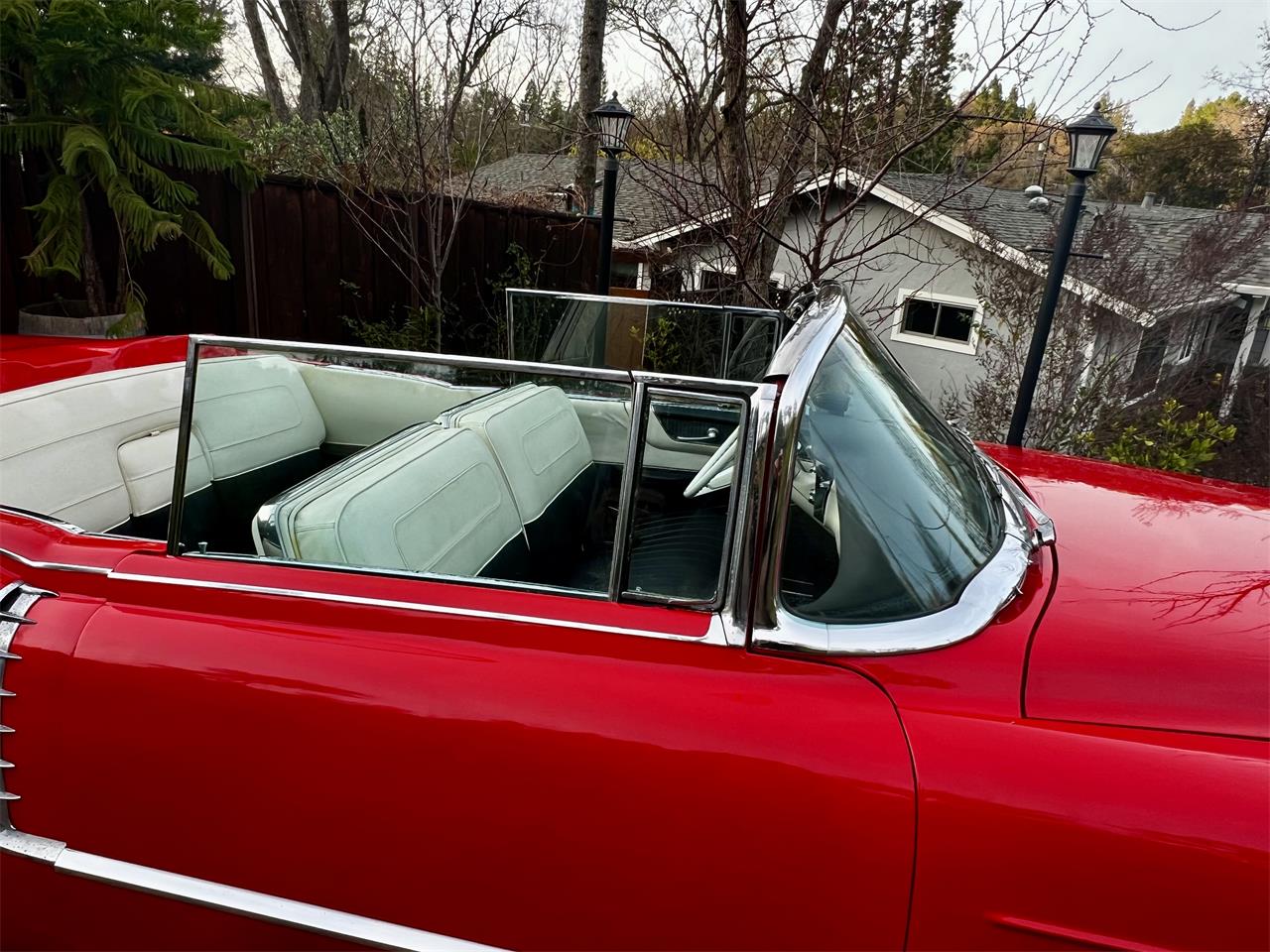 Cadillac-Series-62-1956-red-whitegray-17