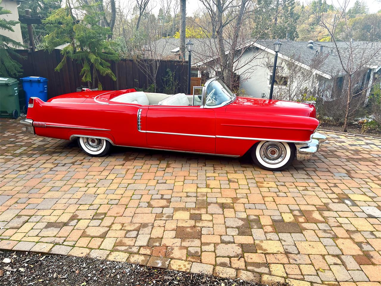 Cadillac-Series-62-1956-red-whitegray-19