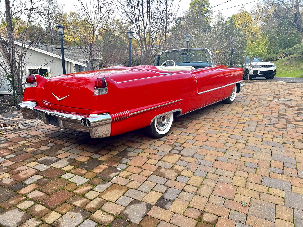 Cadillac-Series-62-1956-red-whitegray-21